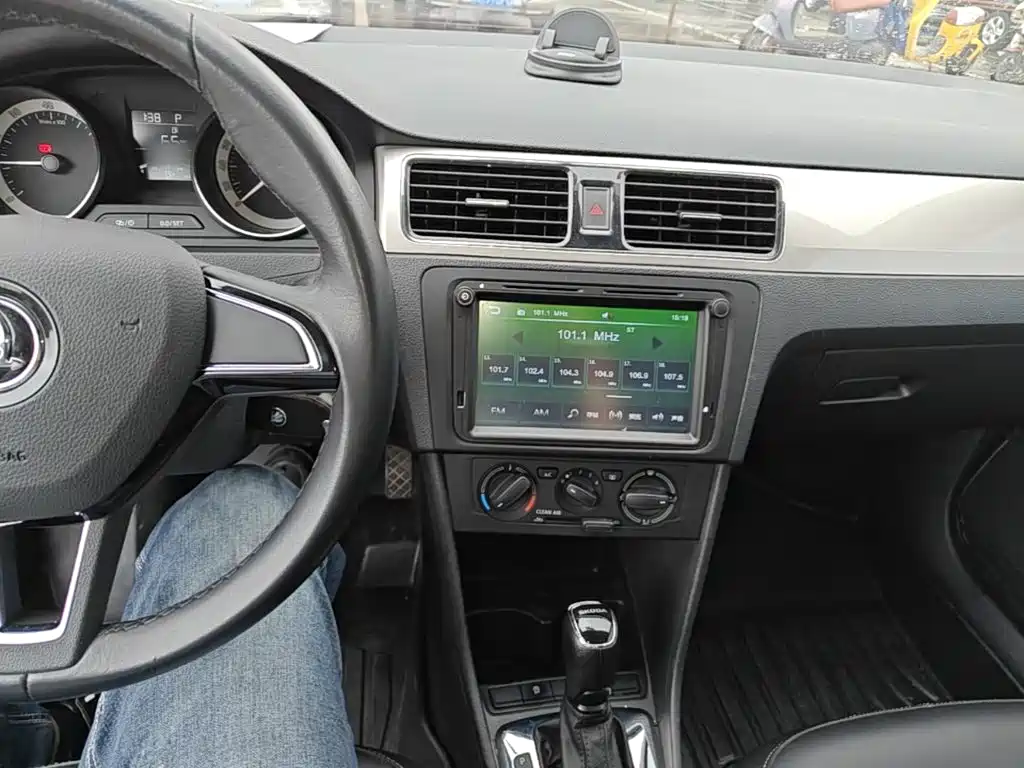 Skoda Rapid Spaceback — миниатюра 10