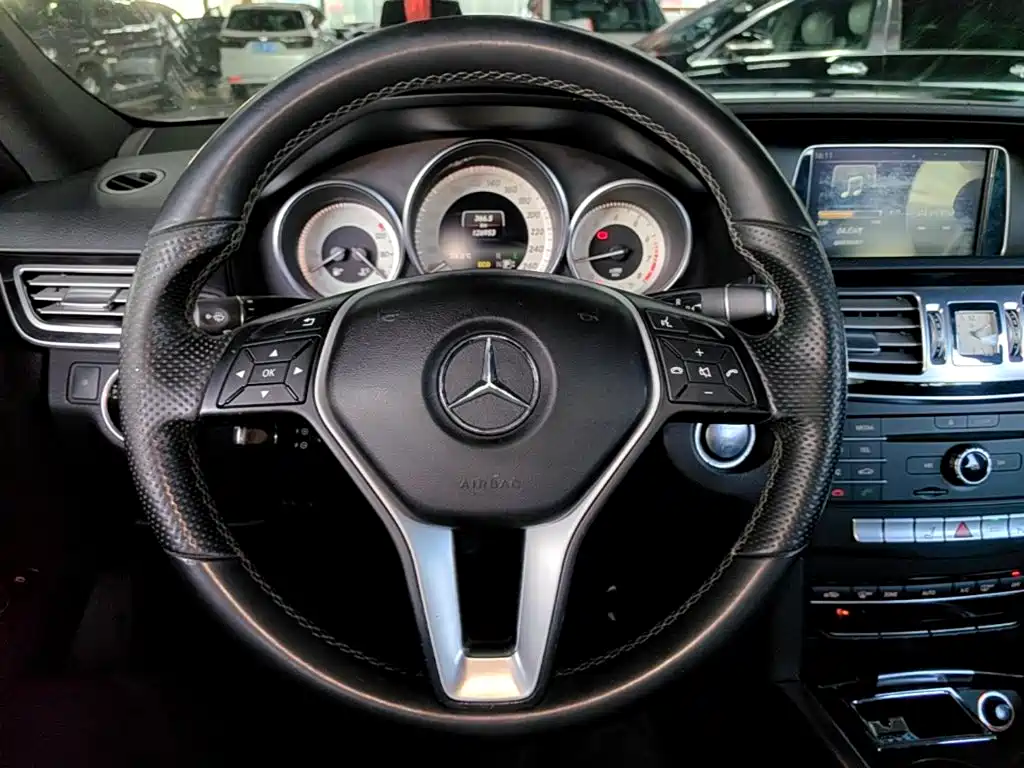 Mercedes-Benz E-Class — миниатюра 11