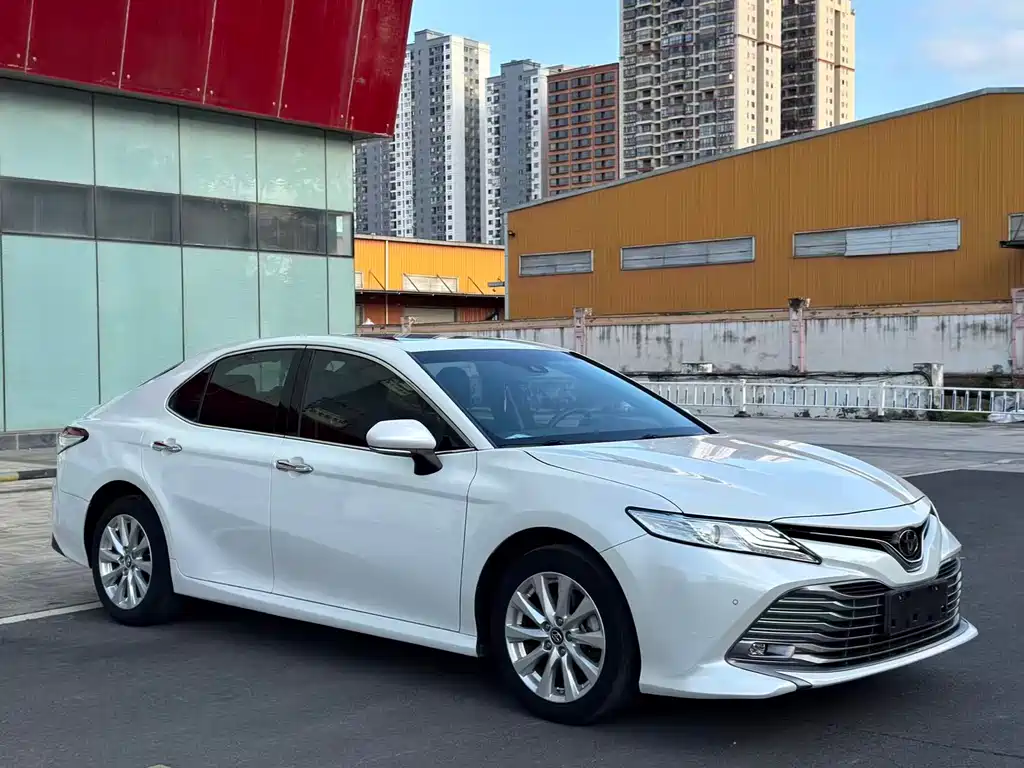 Toyota Camry — миниатюра 3