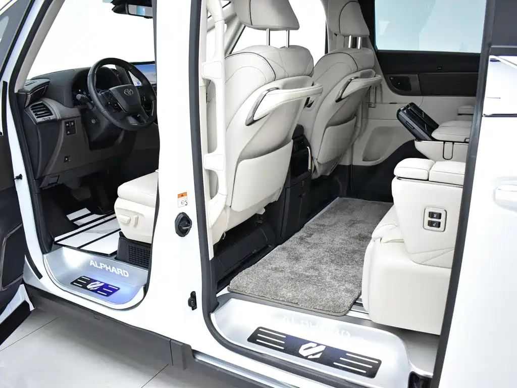 Toyota Alphard — миниатюра 20