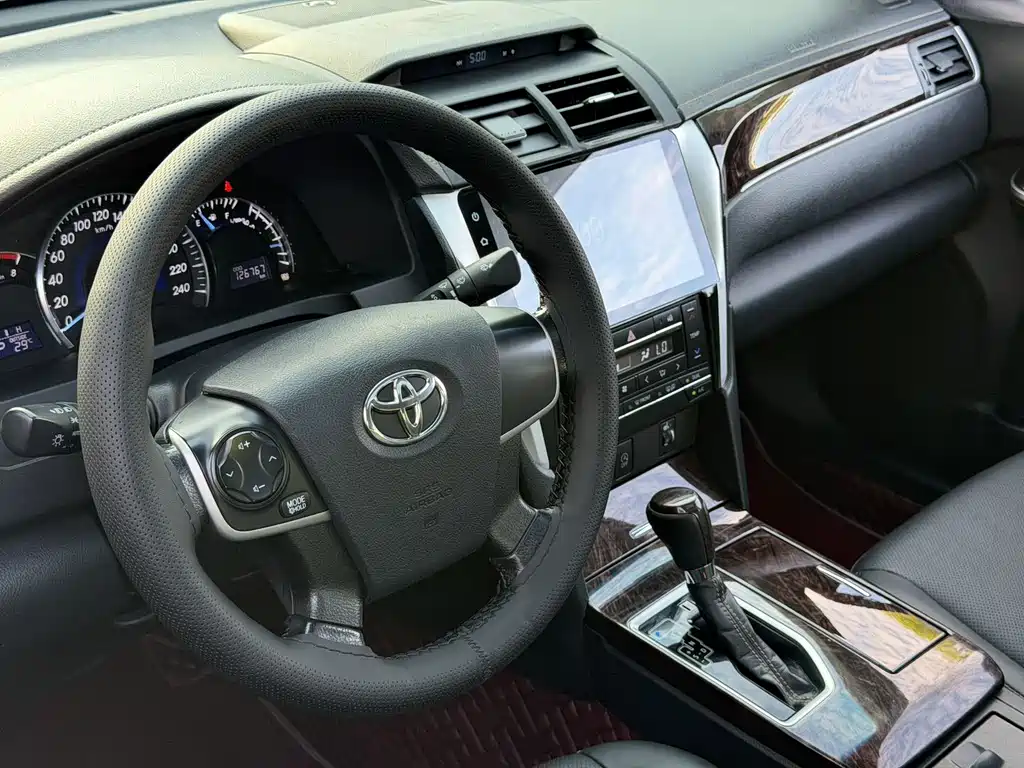 Toyota Camry — миниатюра 7