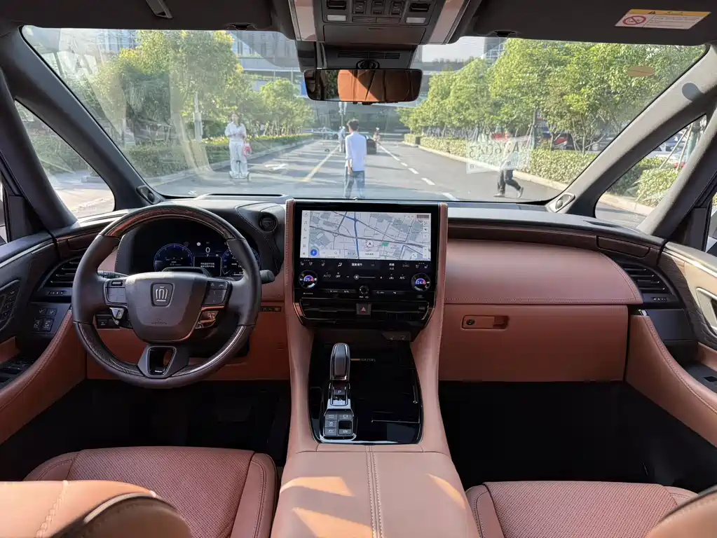 Toyota Alphard — миниатюра 7