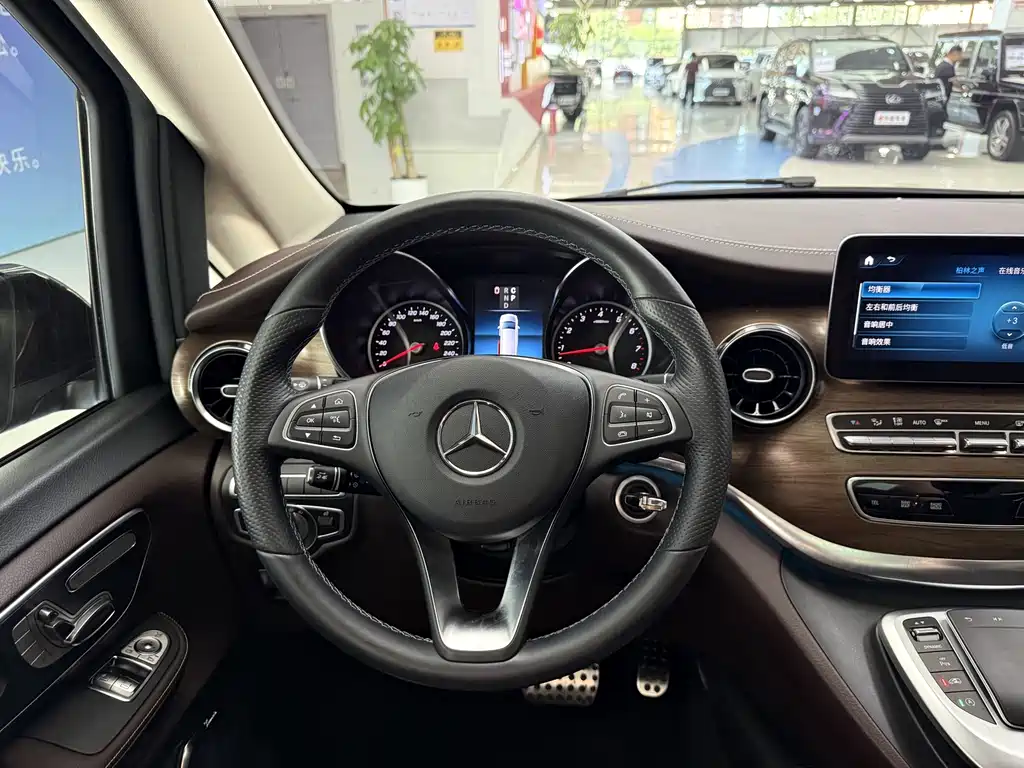Mercedes-Benz V-Class — миниатюра 20