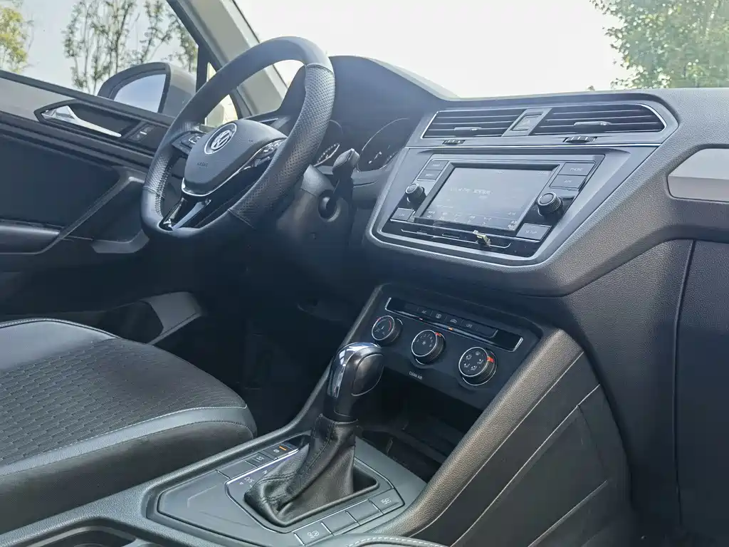 Volkswagen Tiguan L — миниатюра 10