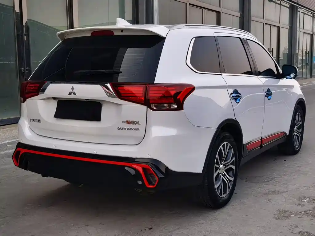 MITSUBISHI OUTLANDER