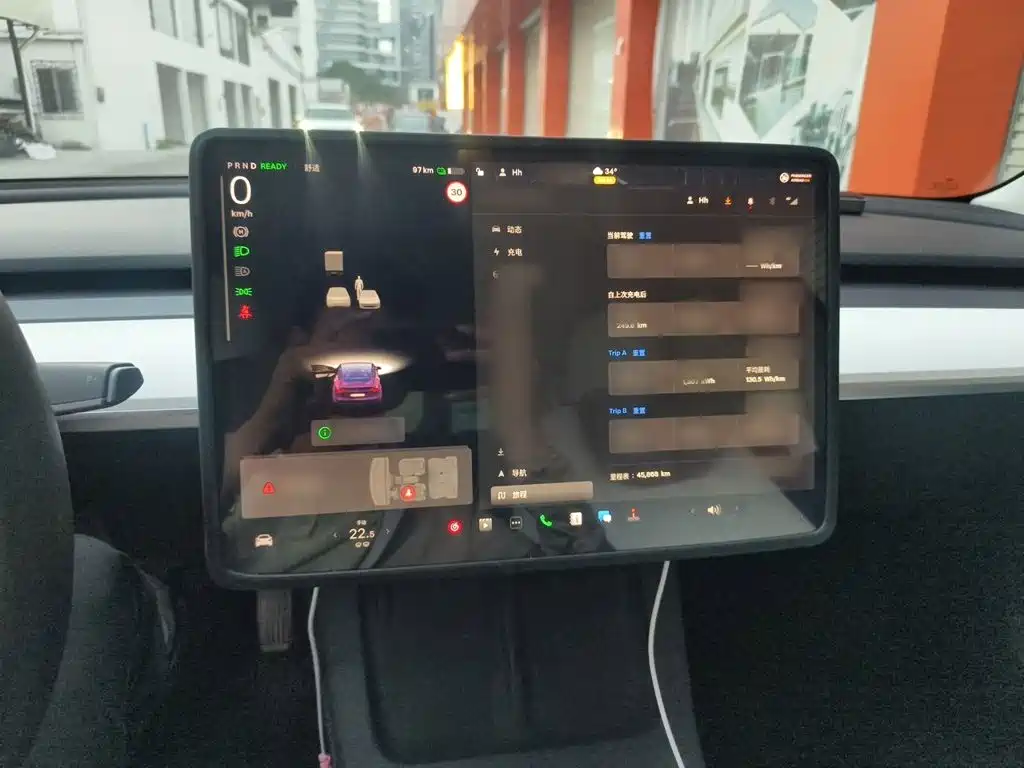 Tesla Model 3 — миниатюра 4