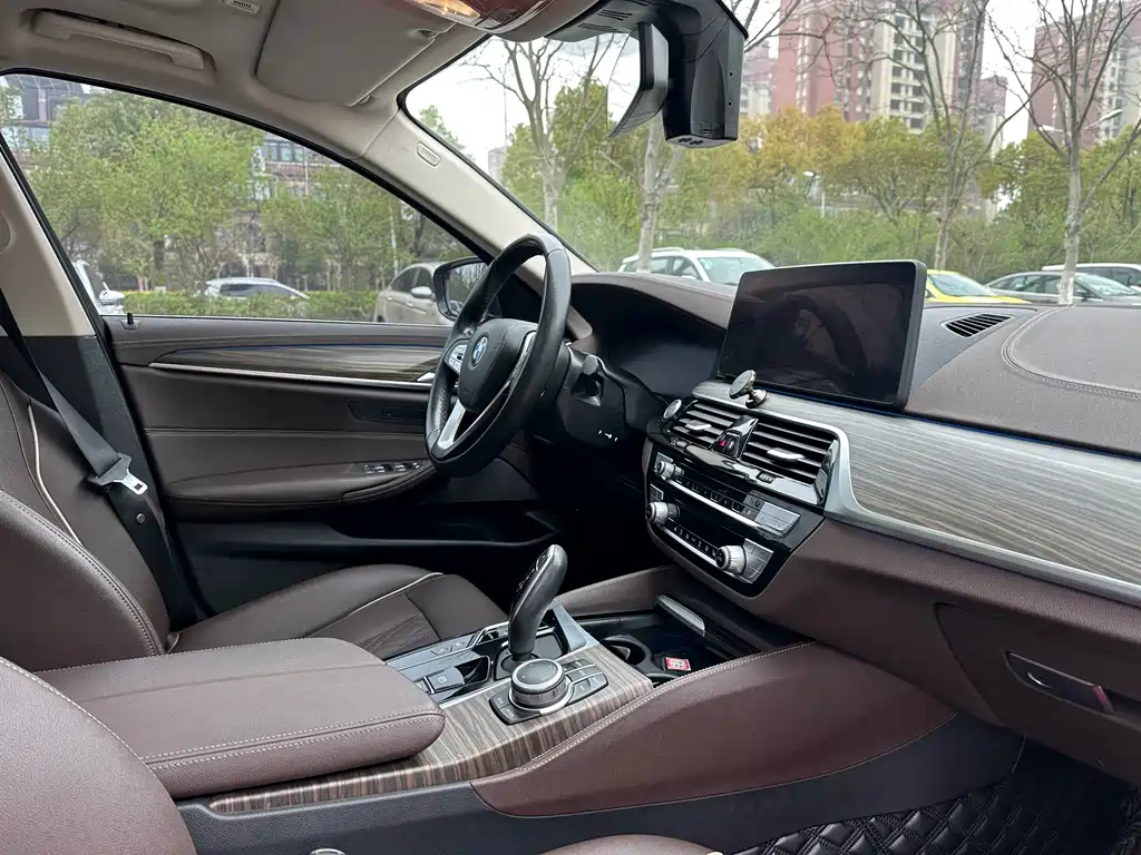 BMW 5 Series New Energy - фото 13