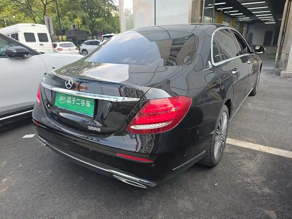 Mercedes-Benz E-Class — миниатюра 7