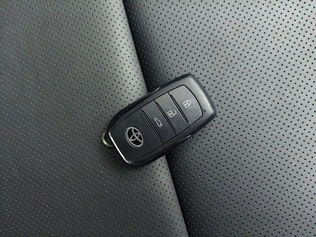 Toyota Camry — миниатюра 5