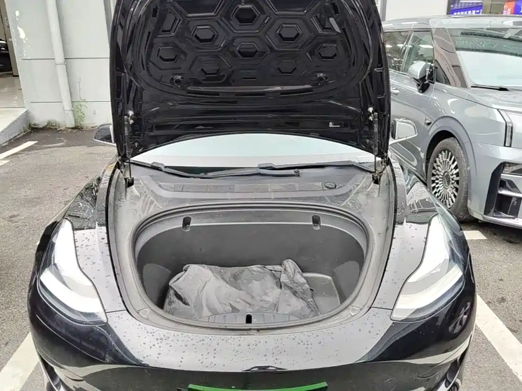 Tesla Model 3 — миниатюра 20