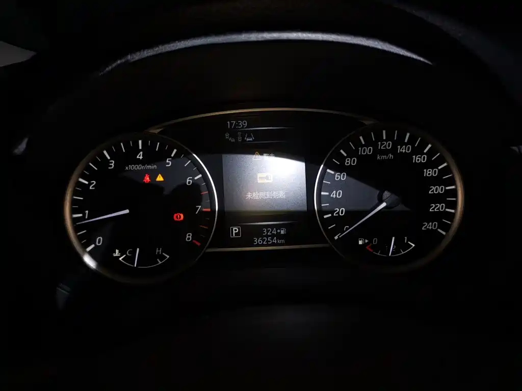 Nissan Tiida — миниатюра 12