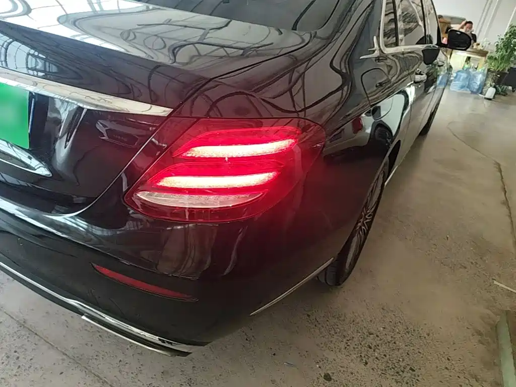 Mercedes-Benz E-Class — миниатюра 8