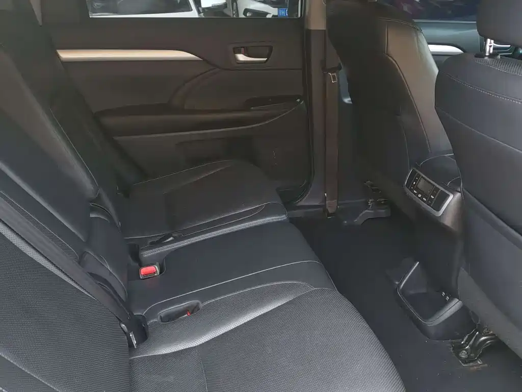 Toyota Highlander 2018 2.0T Luxury 7 мест VI
