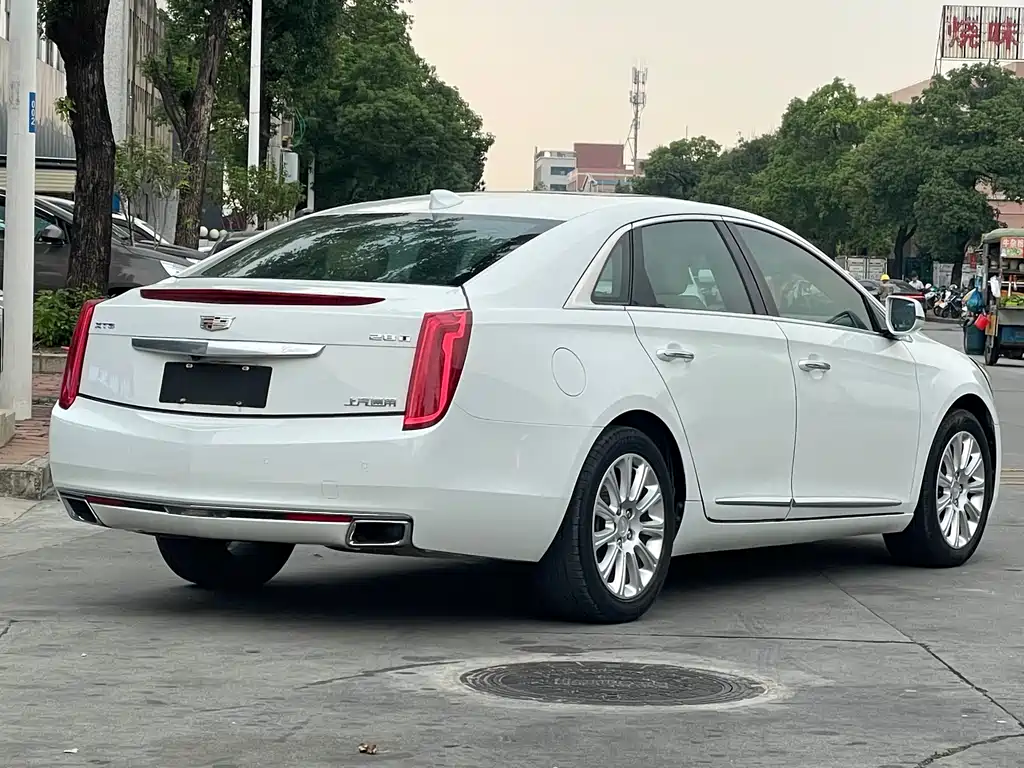CADILLAC XTS