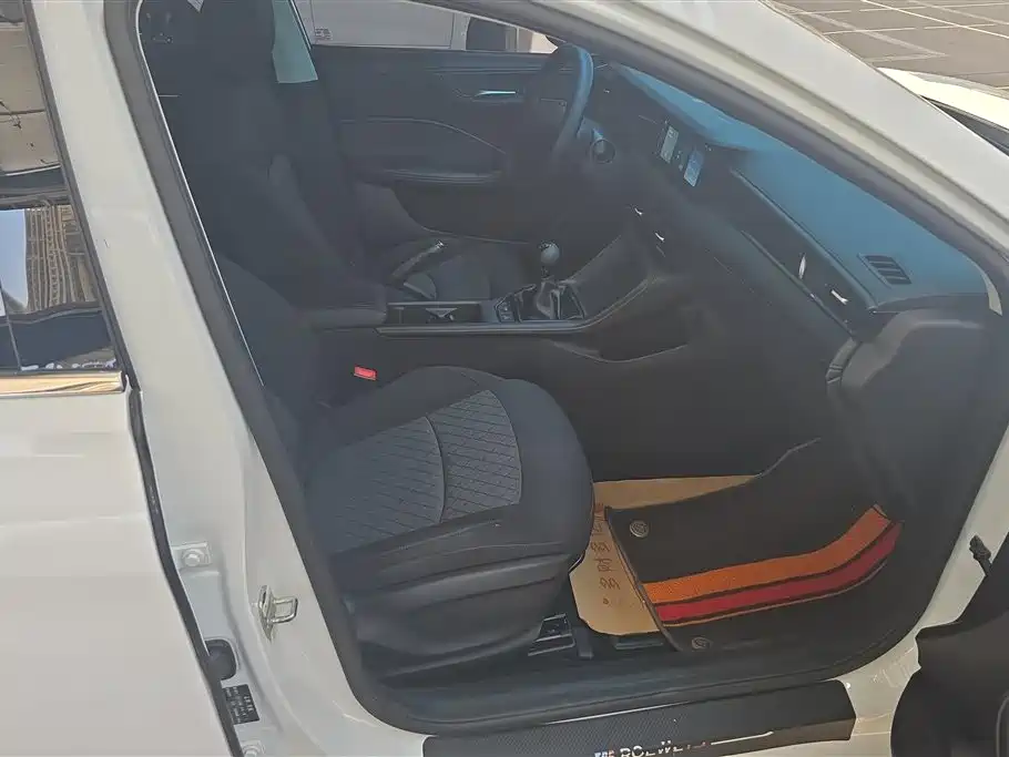 Roewe i5 2023 1.5L MT