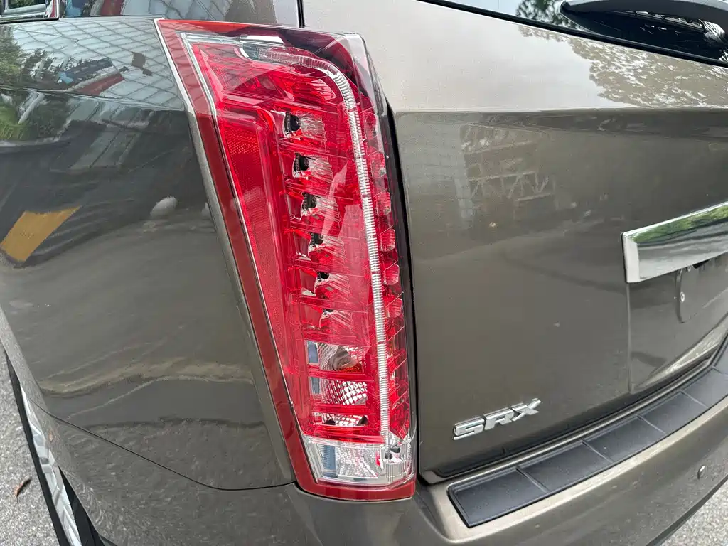 Cadillac SRX — миниатюра 18