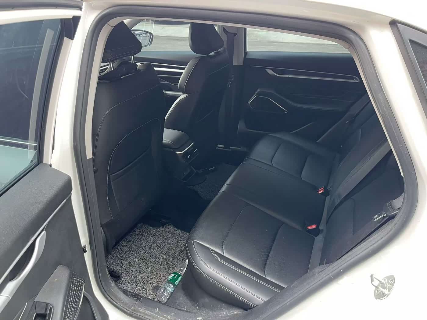 Geely Emgrand 1.5 л 2023 г. Белый, пробег 30000 км
