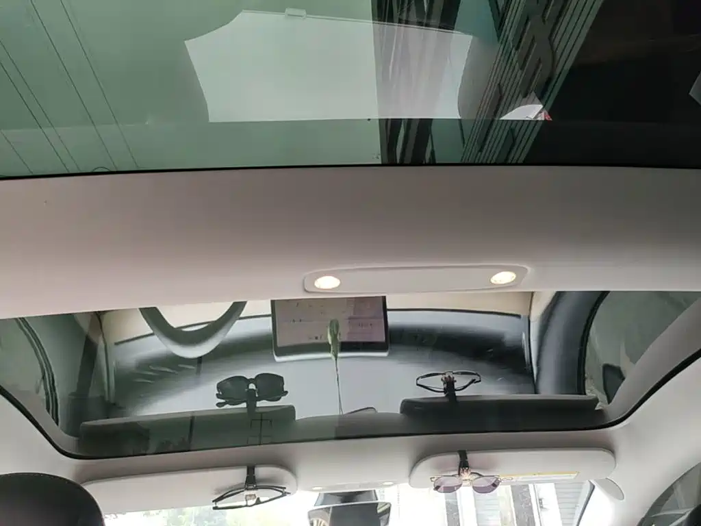 Tesla Model 3 — миниатюра 18