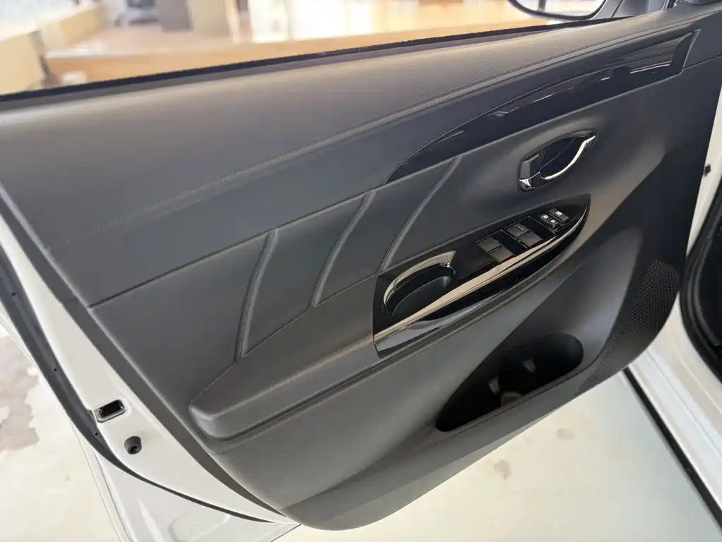 Toyota Yaris L — миниатюра 15