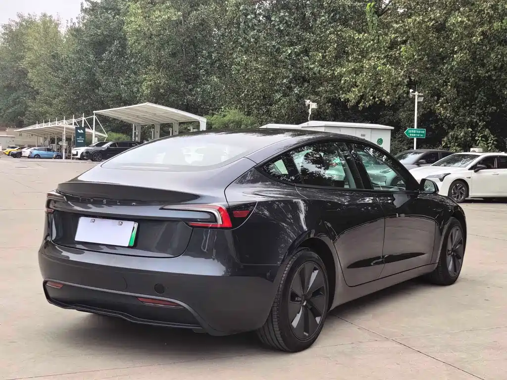 Tesla Model 3 — миниатюра 16