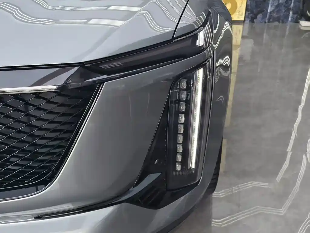 Cadillac XT5 — миниатюра 4