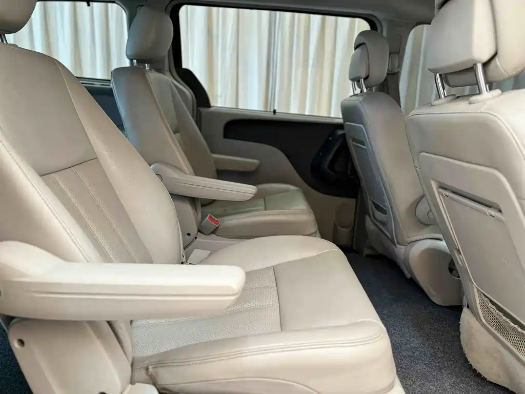 Chrysler Grand Voyager (Import) 3.6L Comfort Edition, фото 17