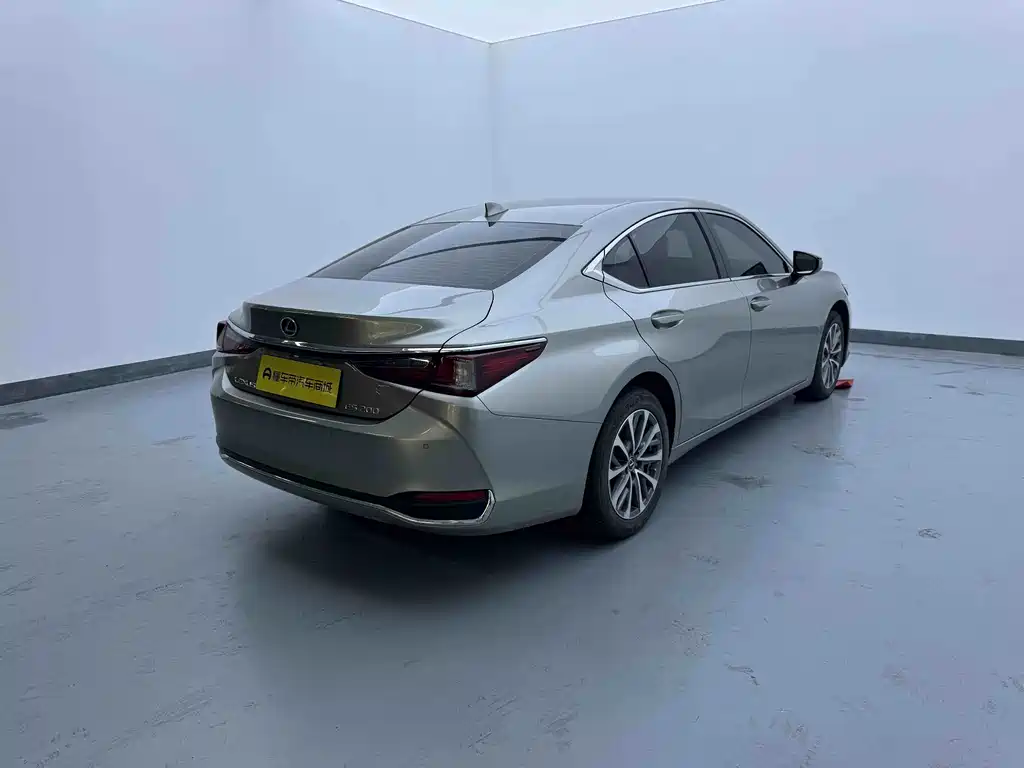 Lexus ES — миниатюра 16