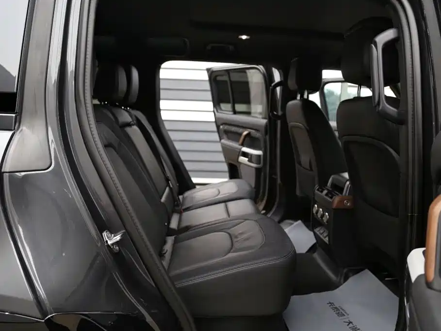 Land Rover Defender — миниатюра 24