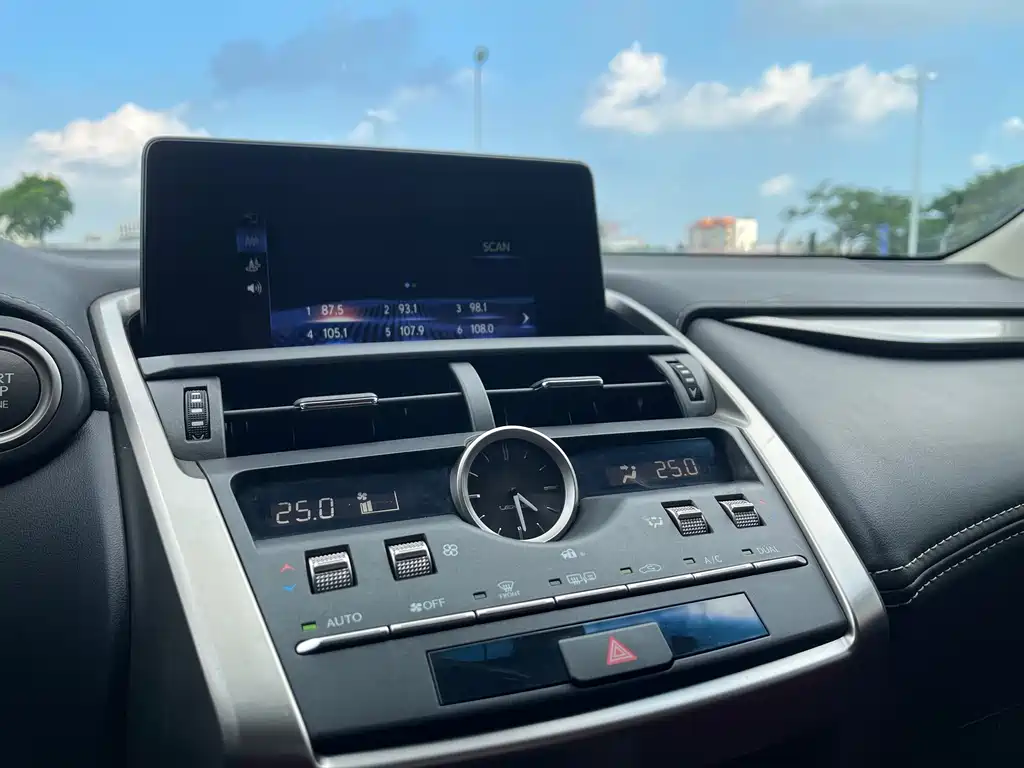 Lexus NX — миниатюра 8