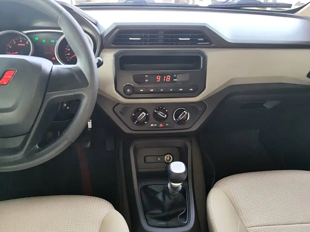 Wuling Hongguang — миниатюра 13