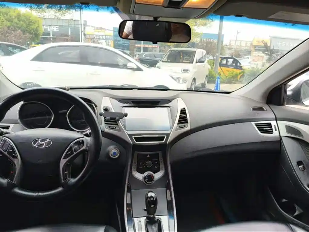Hyundai Elantra Langdong — миниатюра 8