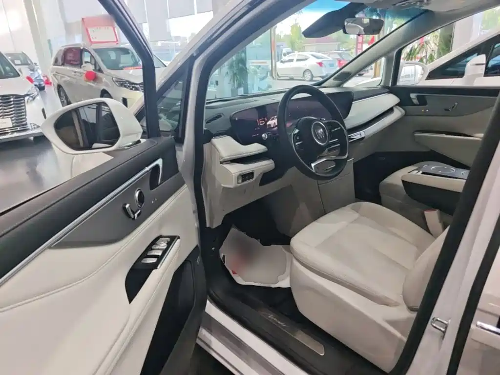 Buick GL8 Hybrid — миниатюра 16
