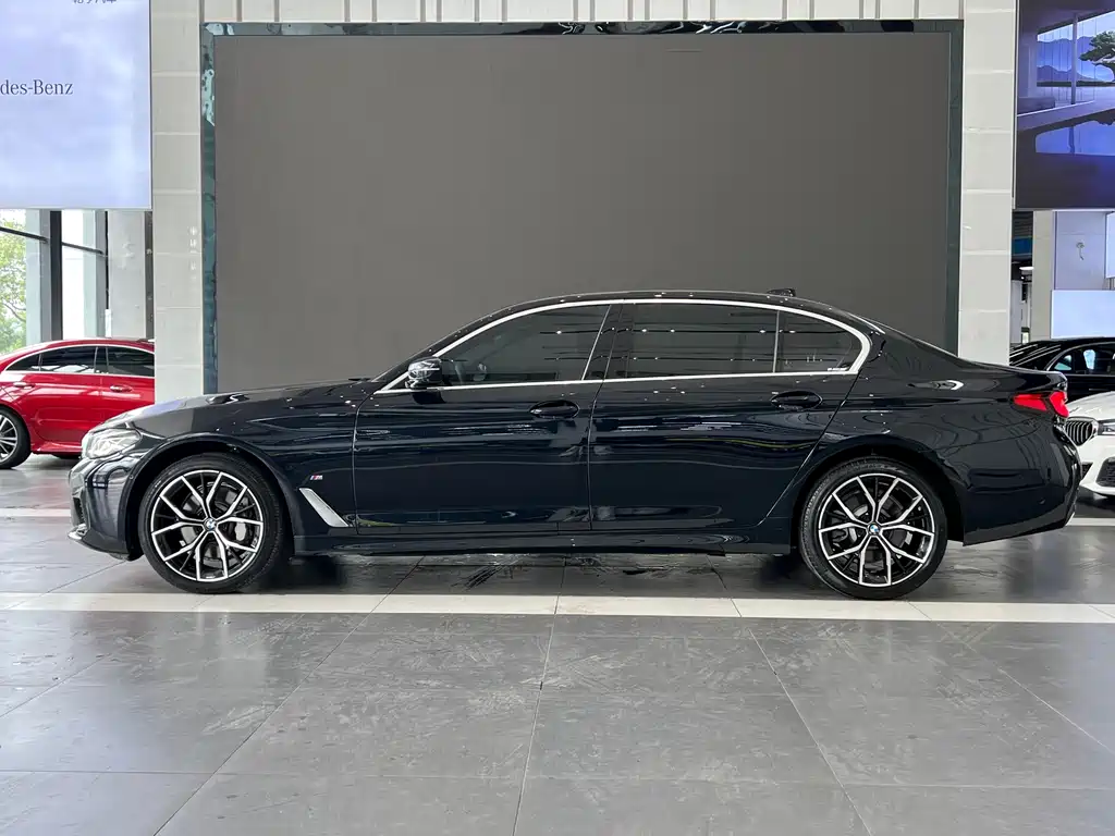 BMW 5 Series — миниатюра 9