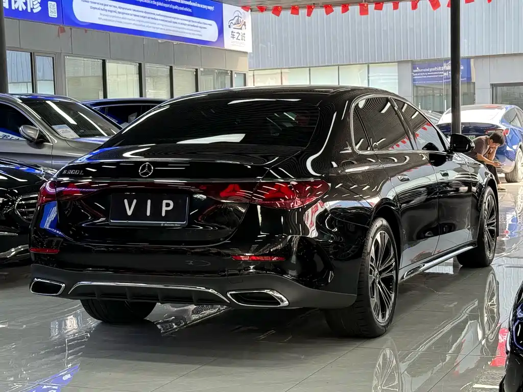 Mercedes-Benz E-Class — миниатюра 12
