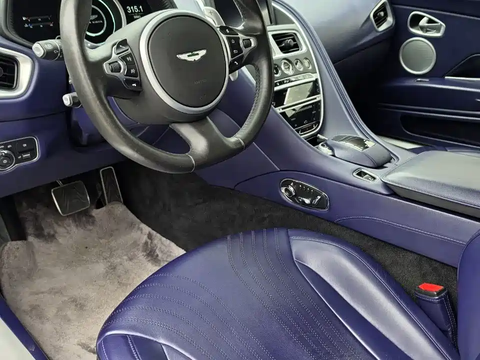 Aston Martin DB11 — миниатюра 4