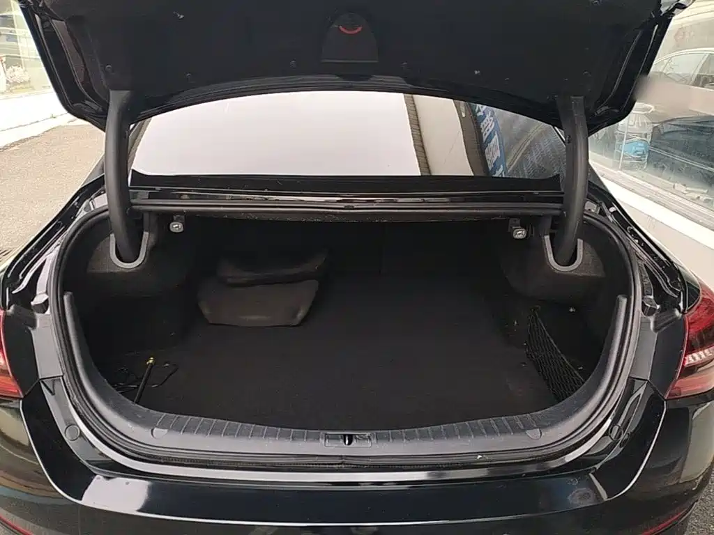 Hongqi Hongqi H5 — миниатюра 19