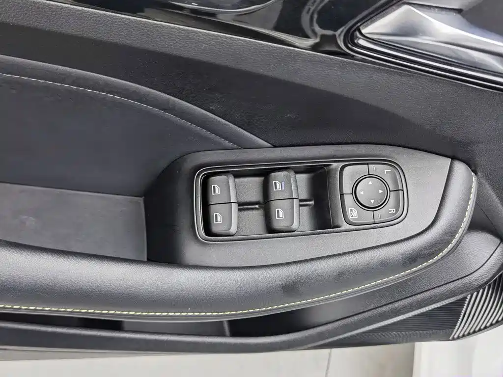 Roewe i5 — миниатюра 9