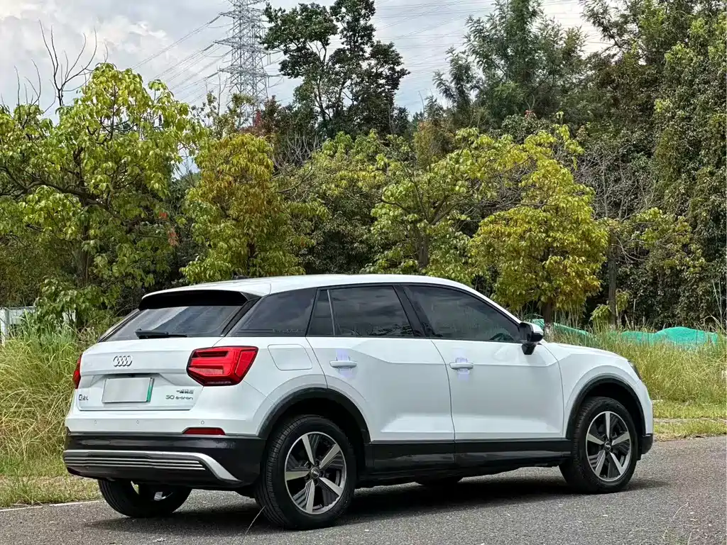 Audi Q2L e-tron — миниатюра 6