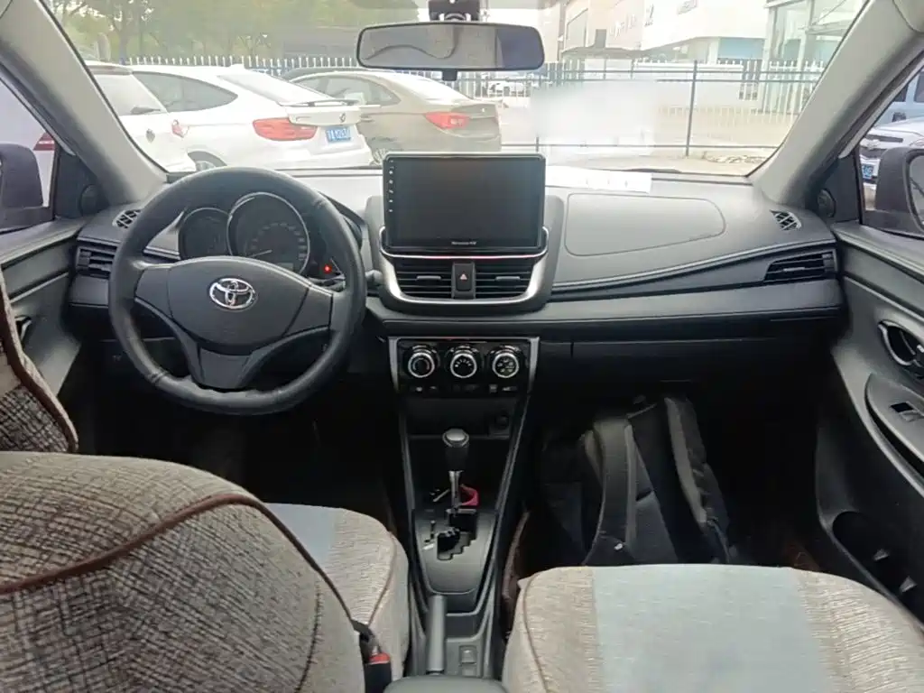 Toyota Yaris L — миниатюра 10