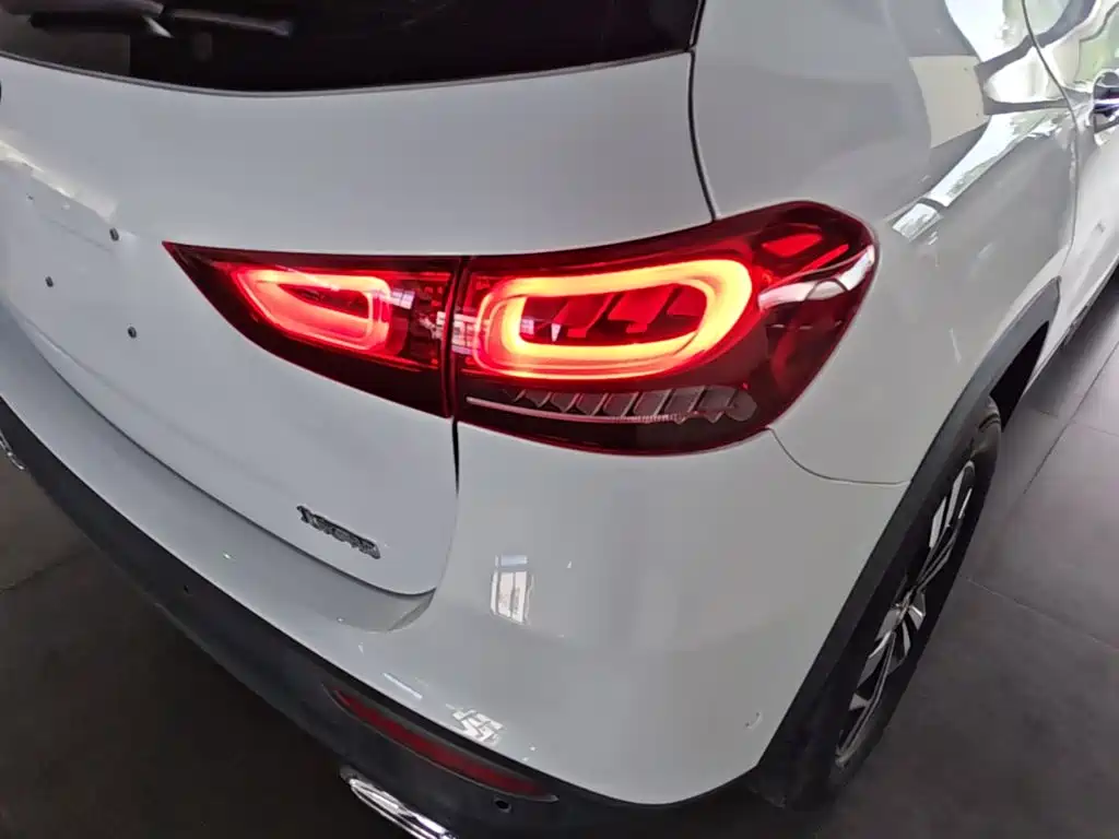 Mercedes-Benz GLA — миниатюра 8