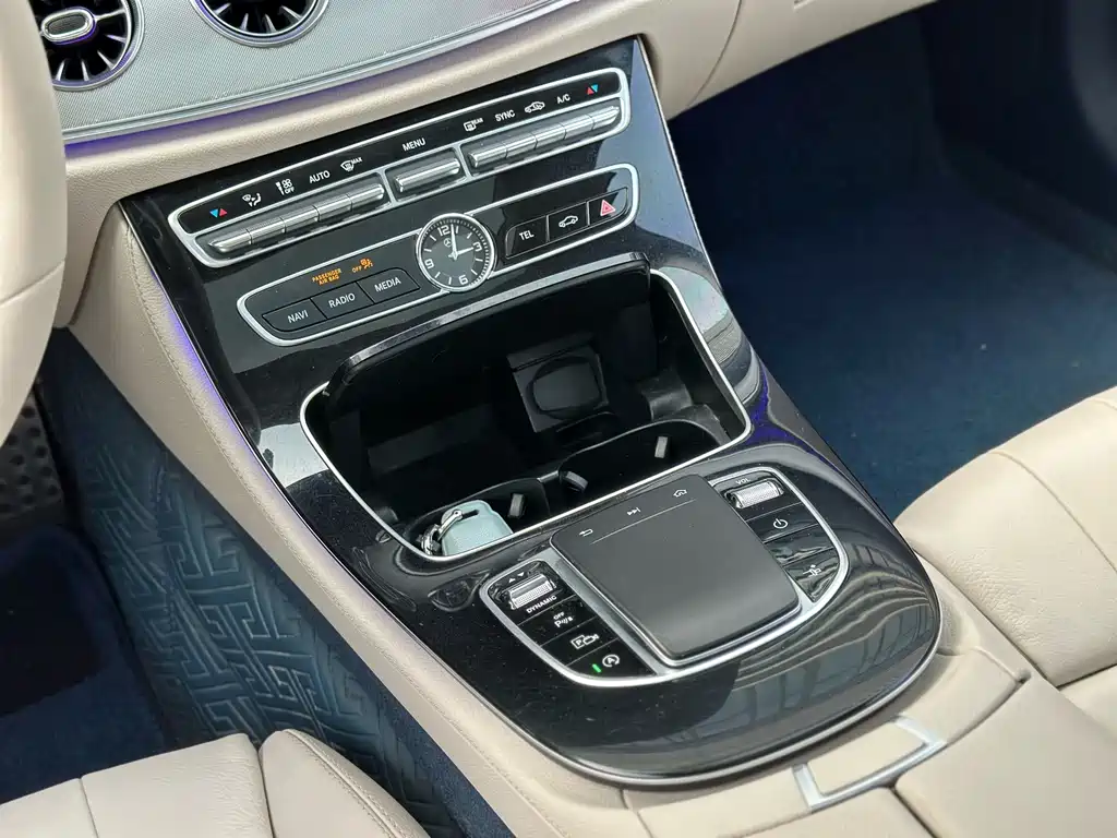Mercedes-Benz E-Class (Import) — миниатюра 12