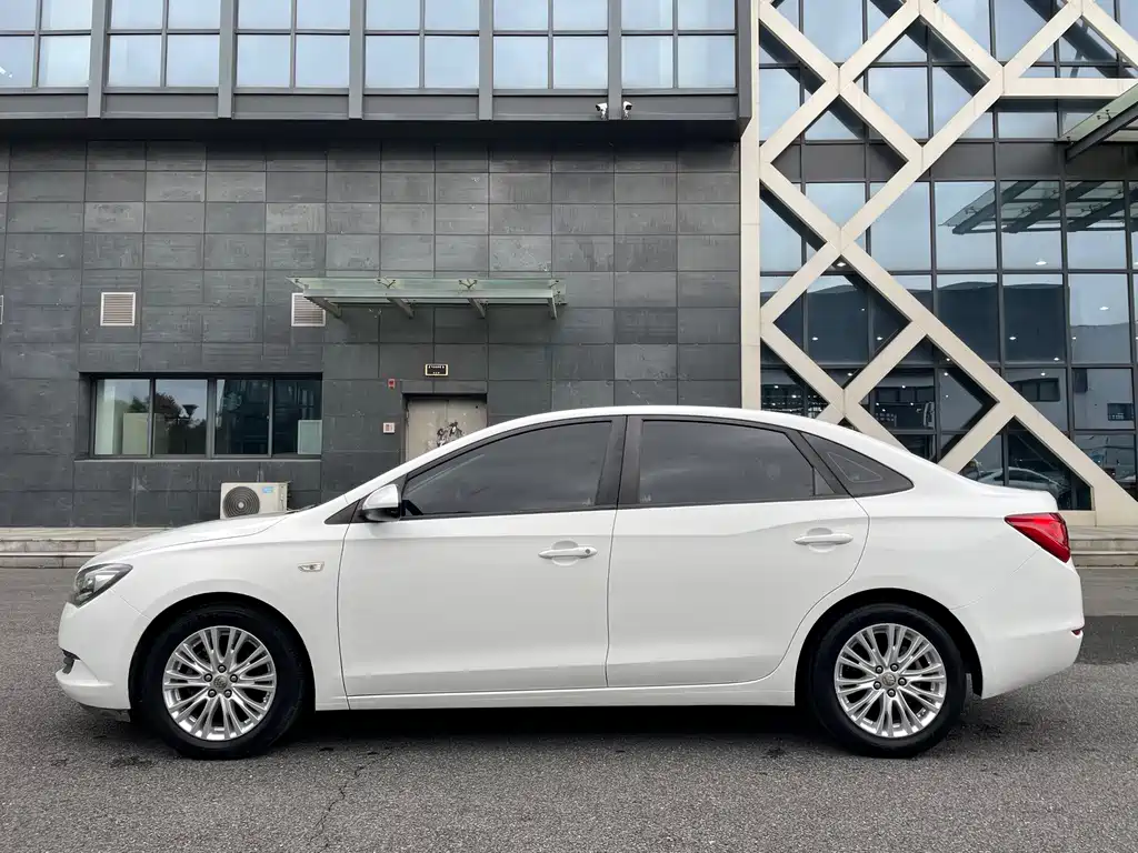 Buick Excelle — миниатюра 5
