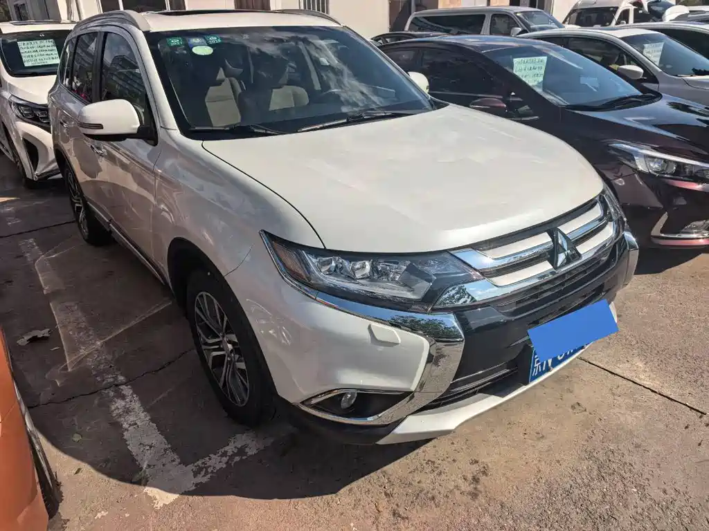 Mitsubishi Outlander — миниатюра 3