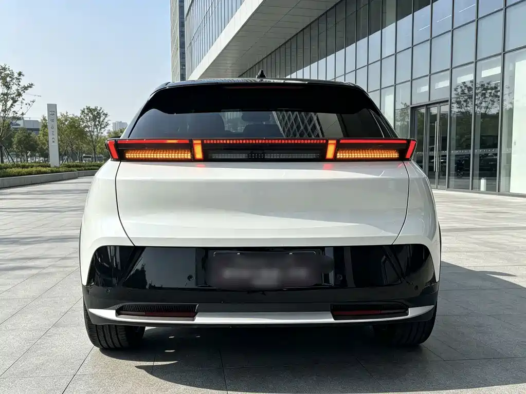 Lynk & Co 20 — миниатюра 8