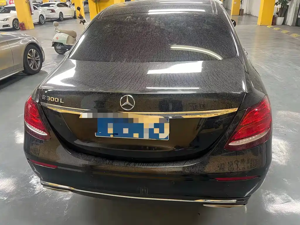 Mercedes-Benz E-Class — миниатюра 9