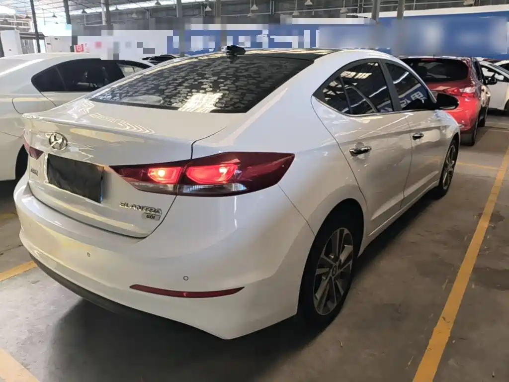 Hyundai Elantra — миниатюра 7