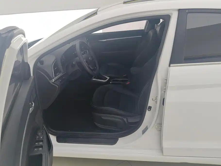 Hyundai Elantra — миниатюра 9