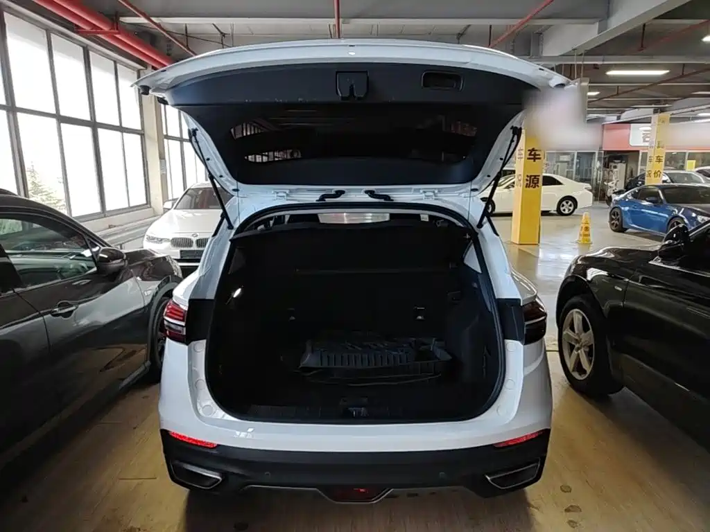 Geely Binyue — миниатюра 19