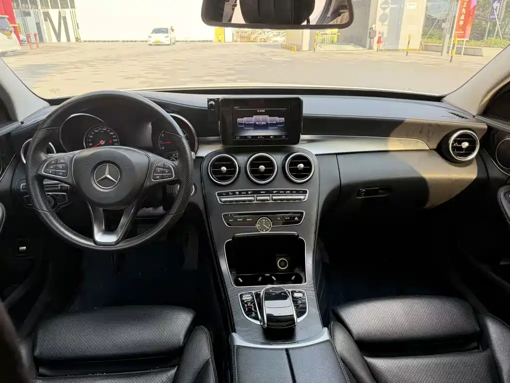 Mercedes-Benz C-Class — миниатюра 6
