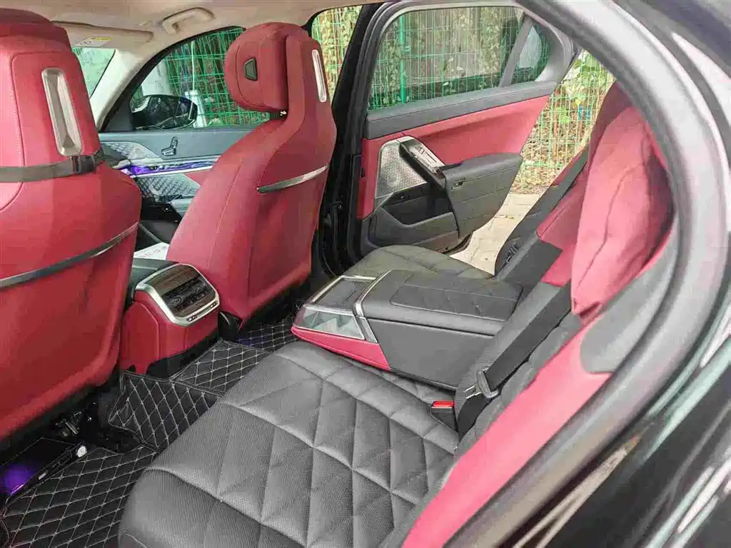BMW 7 Series — миниатюра 7